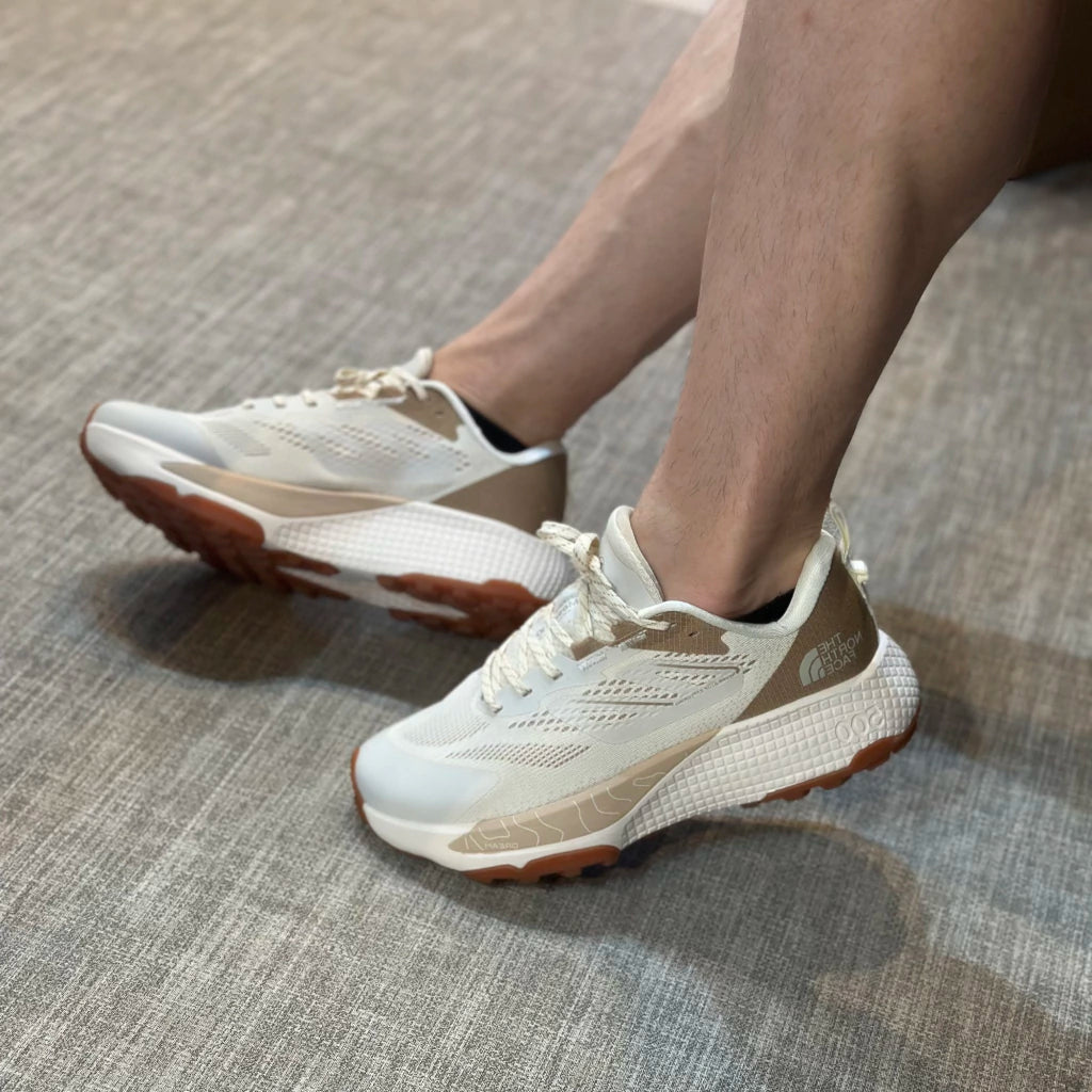 The North Face Altamesa 500 White/Dune/Gravel vista lateral